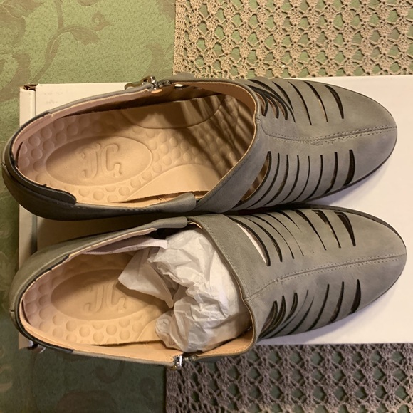 Heels - Picture 4 of 7